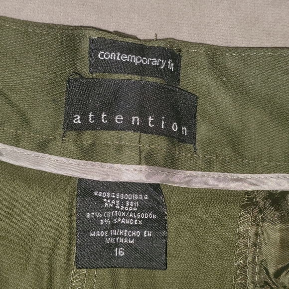 Shorts - Picture 2 of 4